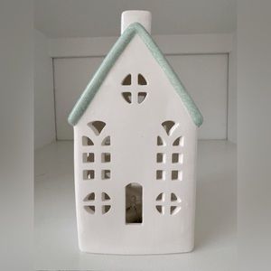 Lighted ceramic house.  Green sparkle roof.  7.6 x 3.5 inches.